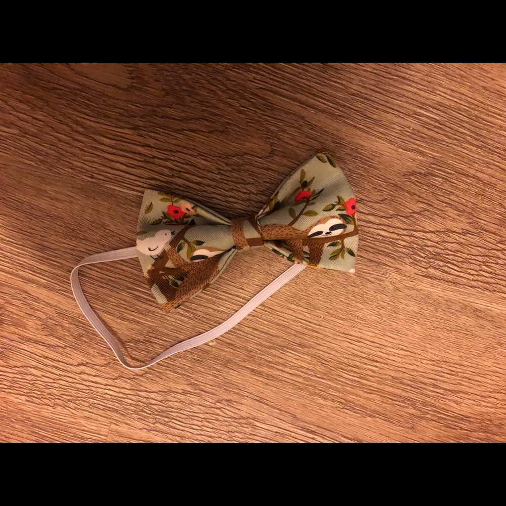 Sloth pattern bow tie for dogs